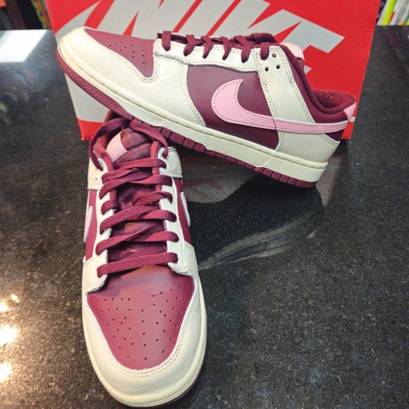Nike Dunk Low Retro PRM 'Valentine's Day' (2023)
SKU: DR9705-100 sz 9.5 - Picture 7 of 12